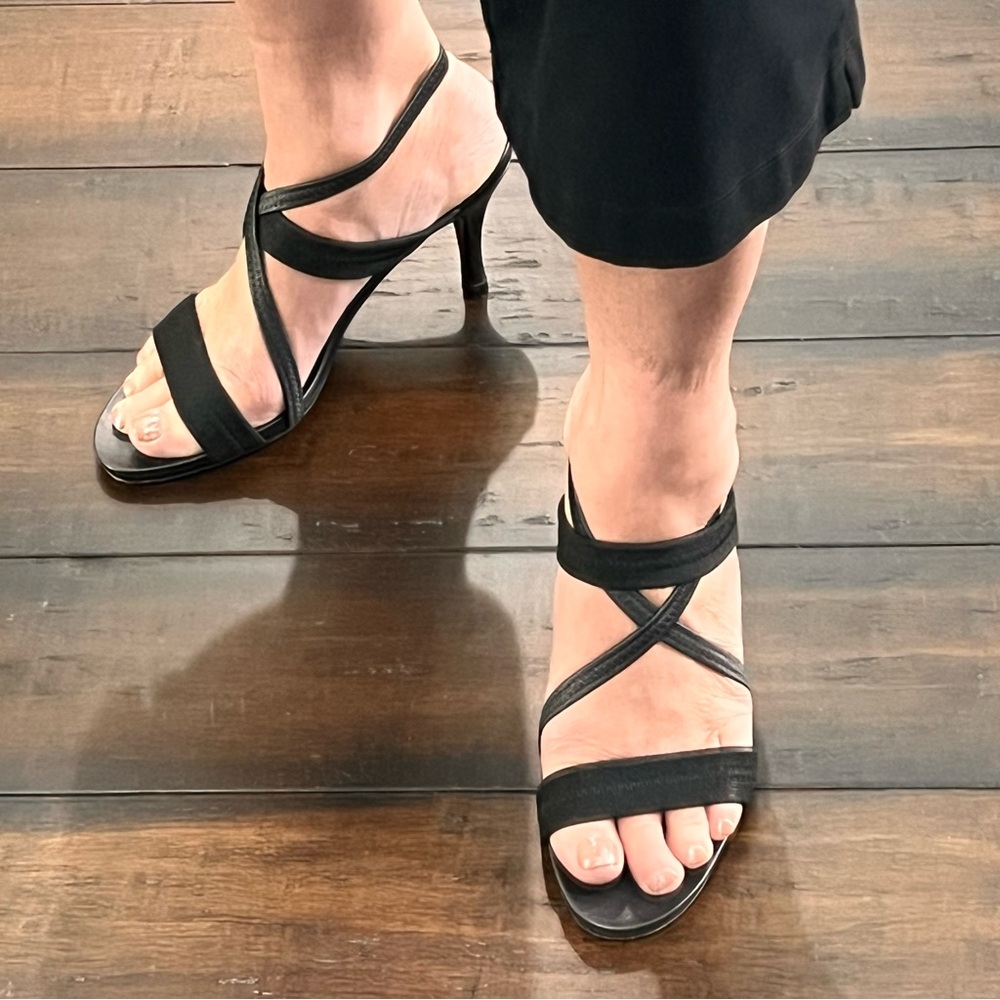 Donald J. Pliner Elegant Black Strappy 👠